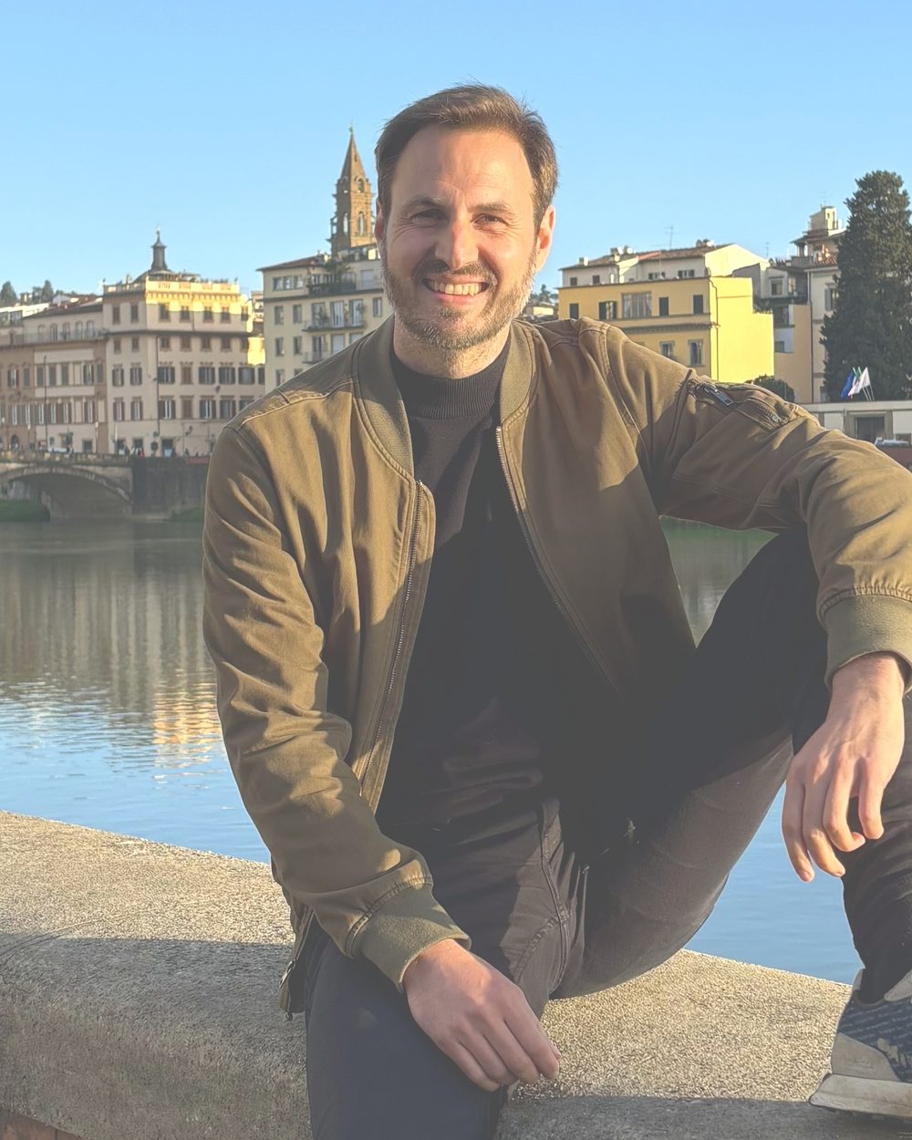 Julian Barth, Business Coach und Sparringspartner in Wien, am Arno in Florenz